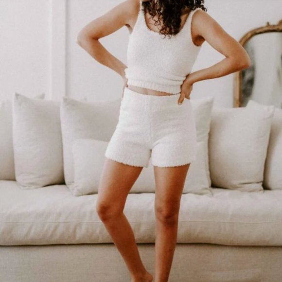 SKIMS Pants - SKIMS Cozy Knit Short high waisted white fuzzy shorts size L/XL